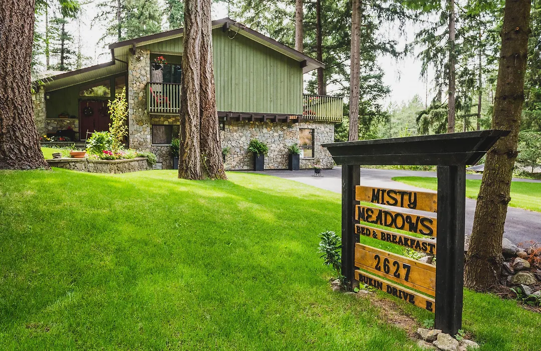 Misty Meadows B And B-1